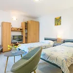 Apartament With Wifi - 7596 *