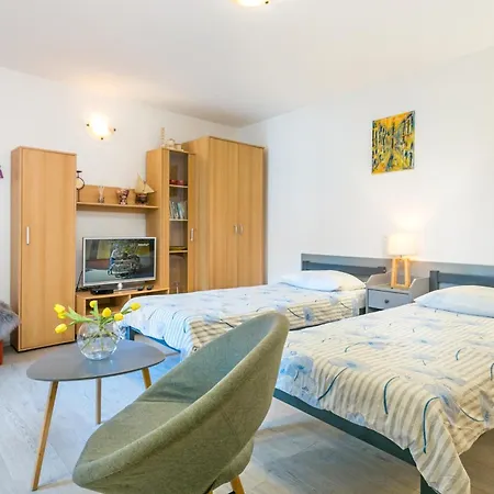 Apartment With Wifi - 7596 *